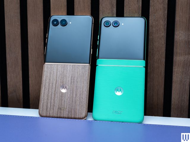 Image may contain: Electronics, Mobile Phone, Phone, and Iphone