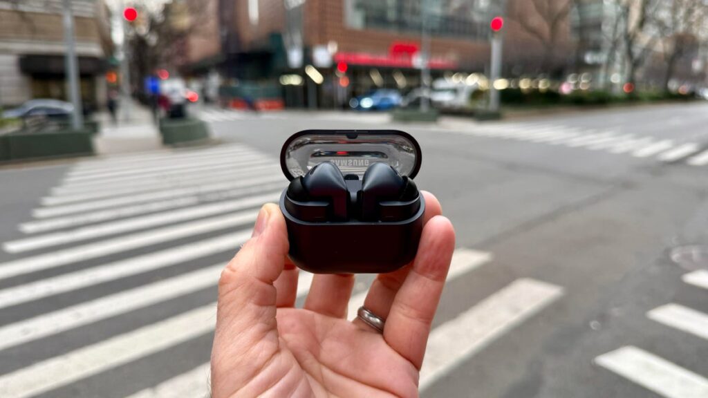 Want to Get the Most Battery Life From Your Wireless Earbuds? Here’s How