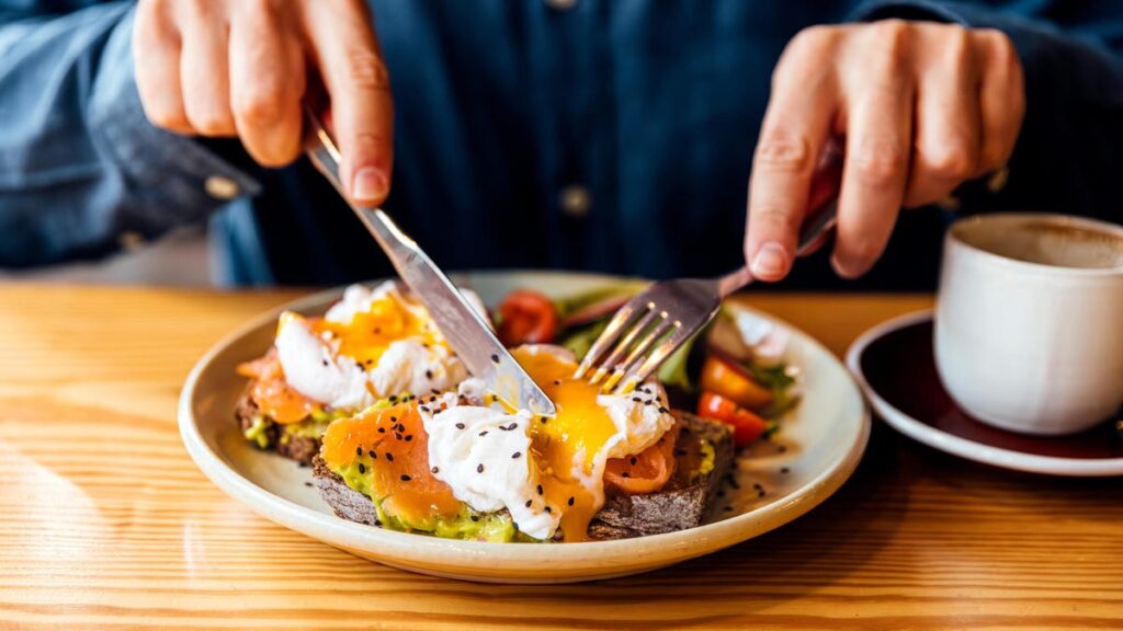 You Can Make Fluffy Poached Eggs in Only 1 Minute. Just Use Your Microwave