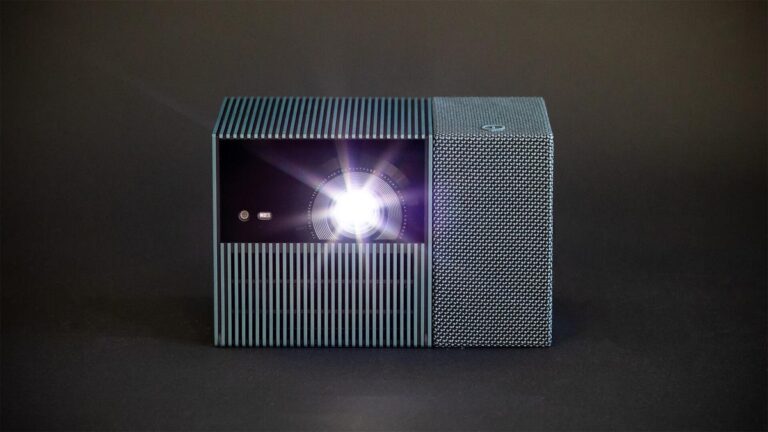 TCL PlayCube Portable Projector Review: Twistable Rubik’s Cube for Better Pictures