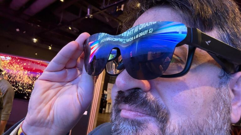 TCL’s New Display Glasses Are the First I’ve Seen With HDR, and the View Is Vivid