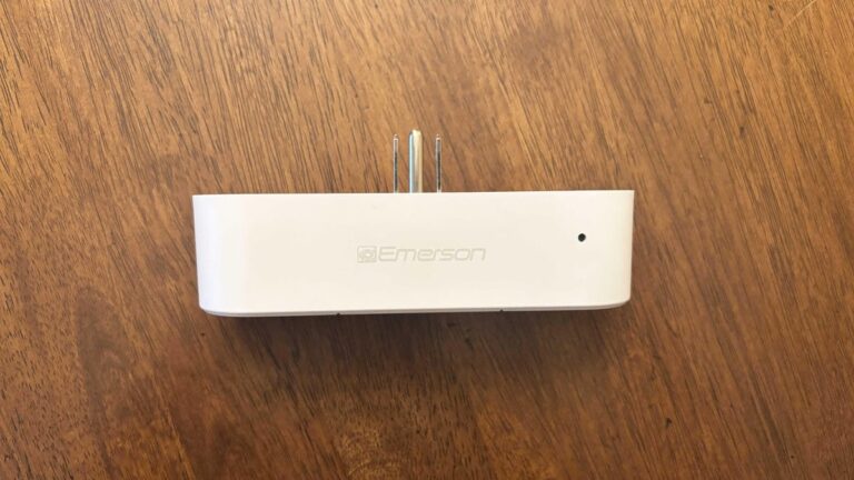 This App-Free Smart Plug Allows Voice Commands With Zero Privacy Concerns
