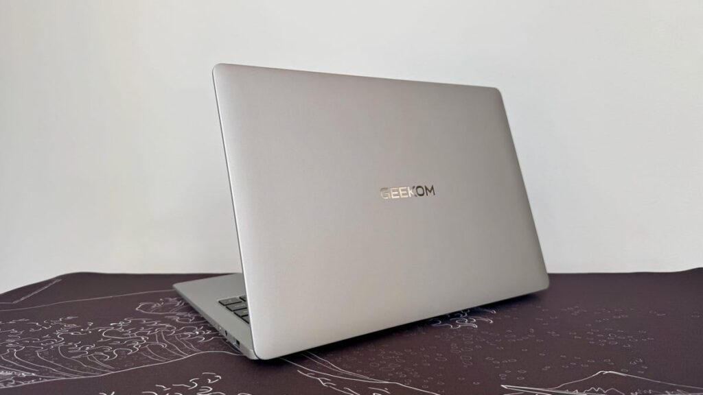 GeekBook X14 Pro Review: Geekom’s First Laptop Is Impressively Thin and Light, but Battery Life Disappoints