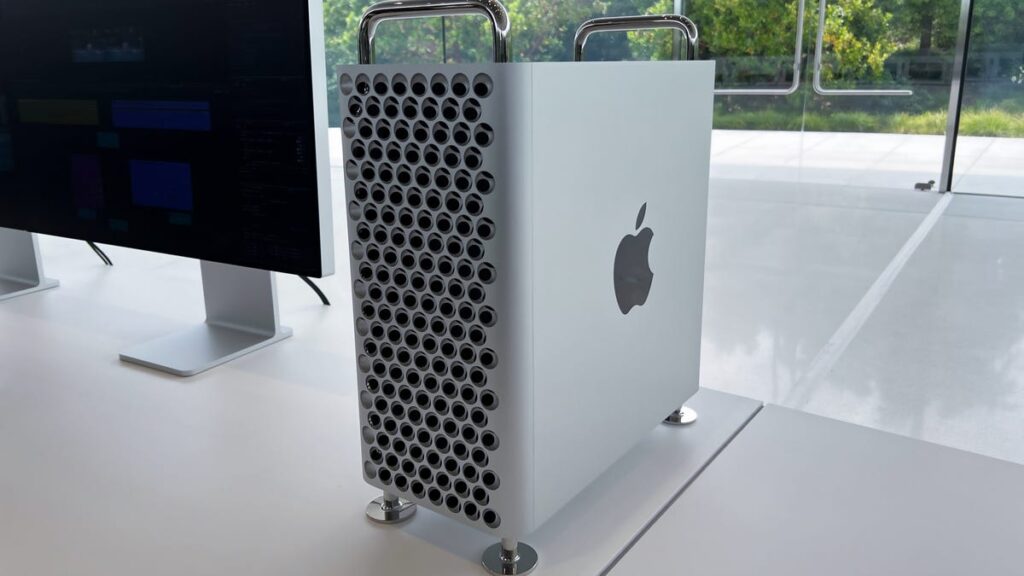 Apple Mac Pro Fades Into Oblivion