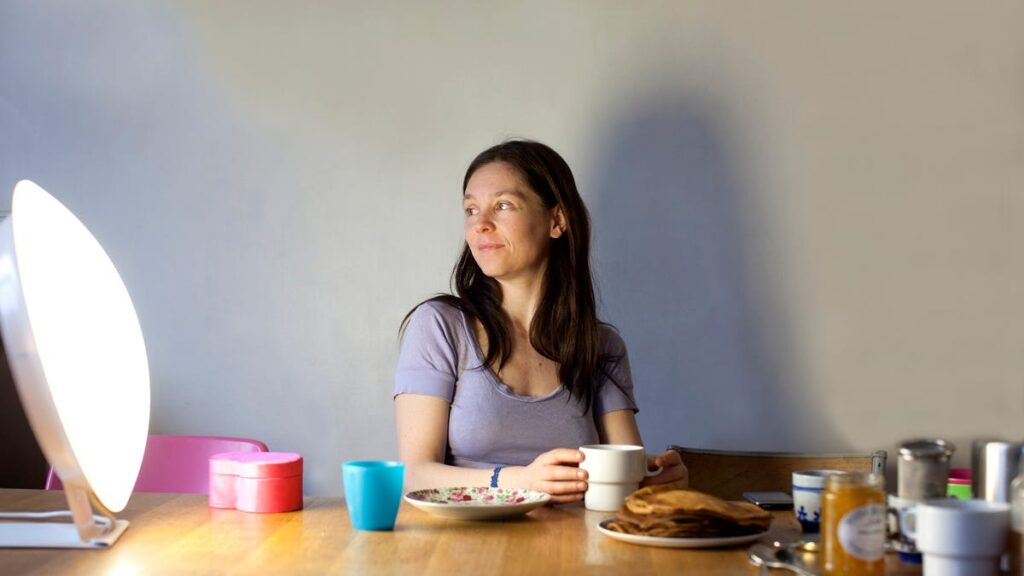 How Light Therapy Can Help You Survive Daylight Saving Time