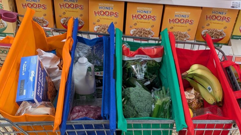 These Hanging Grocery Bags Make Trips to the Supermarket a Total Joy