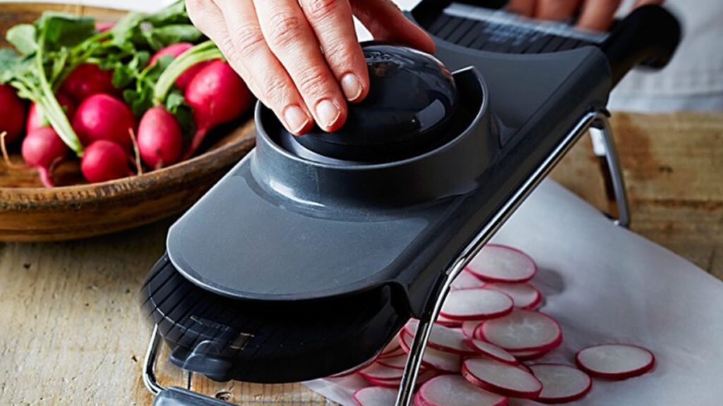 Pro Chefs Consider These 20 Kitchen Tools a Joke. Here’s What They Use Instead