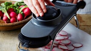Pro Chefs Consider These 20 Kitchen Tools a Joke. Here’s What They Use Instead