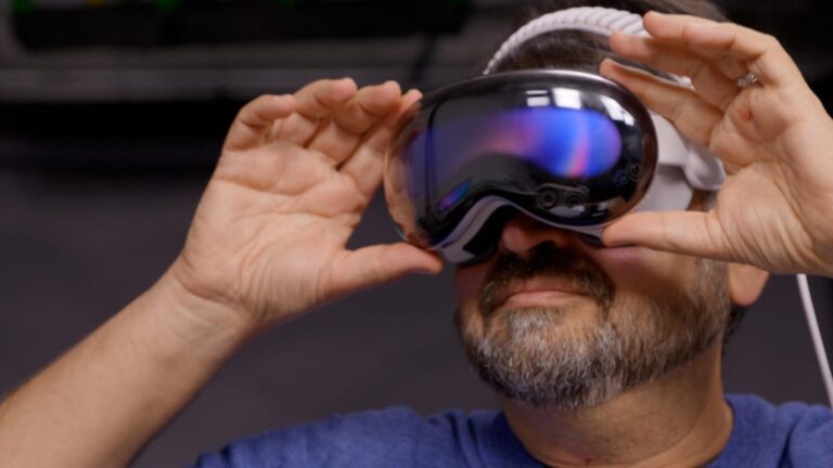 Apple’s Vision Pro Will See the World With AI Soon