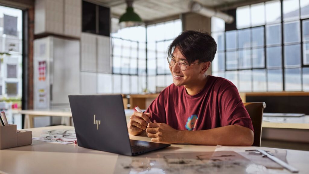 With a Snapdragon X2 Elite Laptop, You Won’t Need a Power Outlet